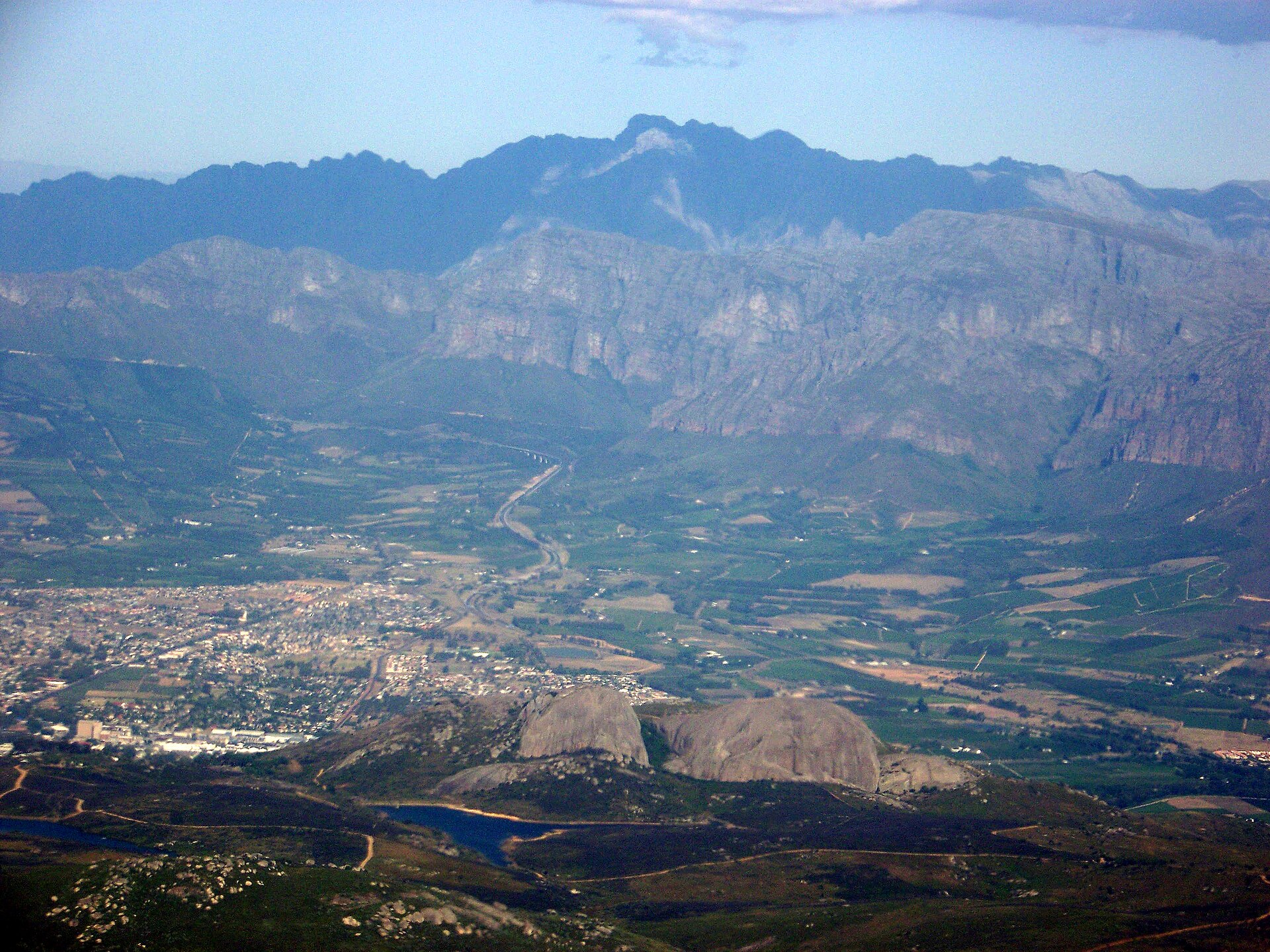 Paarl Rock and the Paarl valley beneath the Drakenstein mountains